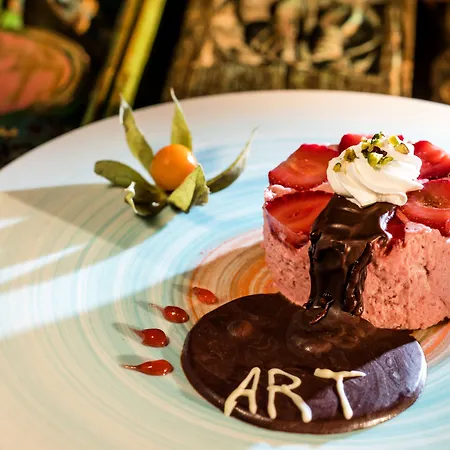 Хотел A For Art 4*