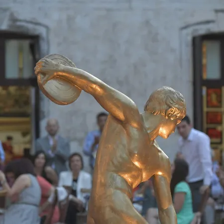 A For Art 4* لايميناس