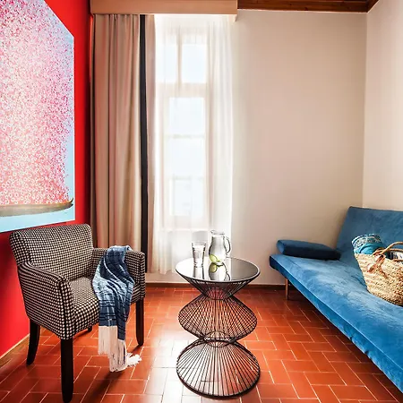 فندق A For Art لايميناس