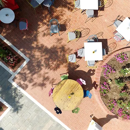 A For Art فندق لايميناس